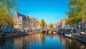 La ville d’Amsterdam a récemment annoncé une réforme significative concernant l’installation de panneaux solaires sur ses monuments et bâtiments historiques. Cette décision, qui entrera en vigueur en juin 2024, permettra de visualiser ces installations sur des structures emblématiques, soulevant des […]