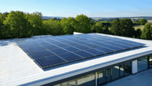 La commune de Sallèles-d’Aude a récemment fait un important pas vers la transition énergétique avec l’installation de 224 panneaux photovoltaïques sur le toit de son centre technique municipal. Cette initiative vise à accroître l’utilisation des énergies renouvelables tout en réduisant […]