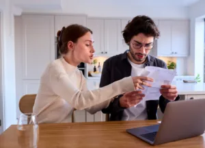 Vous êtes-vous déjà demandé pourquoi vos factures d'électricité continuent d'augmenter malgré l'abondance d'électricité en France ? La réponse se trouve derrière les chiffres impressionnants des profits records d'EDF. Soyez attentif, nous vous dévoilons le mystère qui entoure vos factures et […]